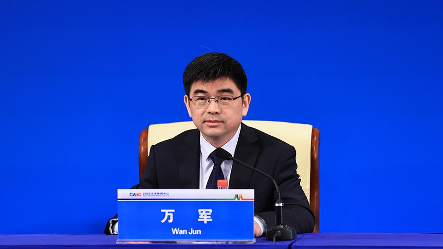 "万军介绍,自提出美丽中国建设目标以来,中国坚决向污染宣战,实施大气