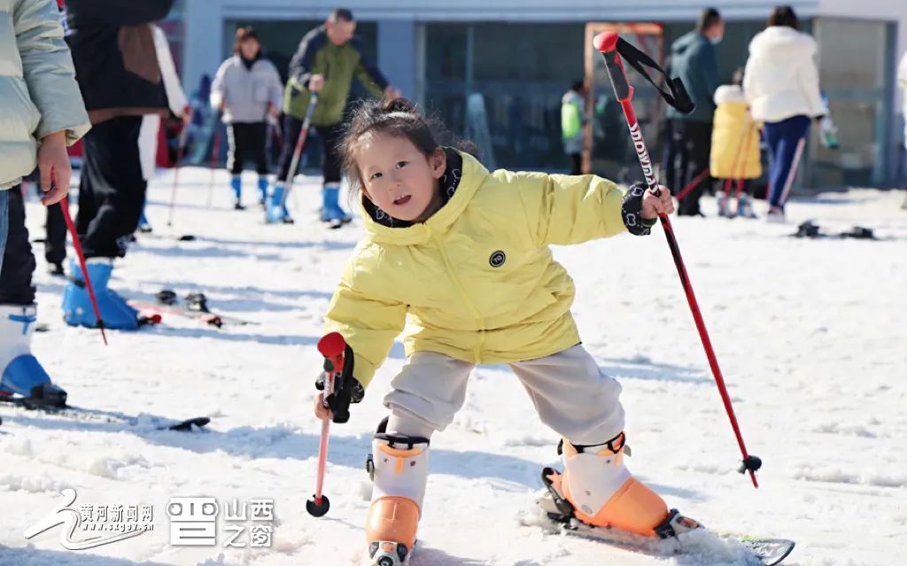 关注冬奥滑雪要从萌娃抓起