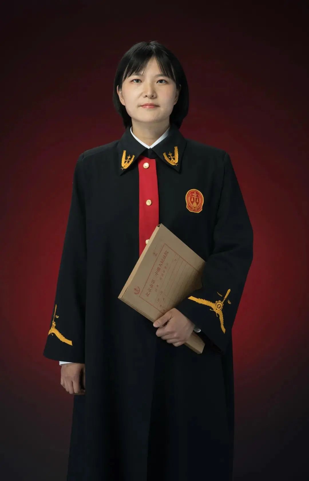 从毕业后迈进法院开始,杨夏在民事审判岗位上已经辛勤耕耘14载.