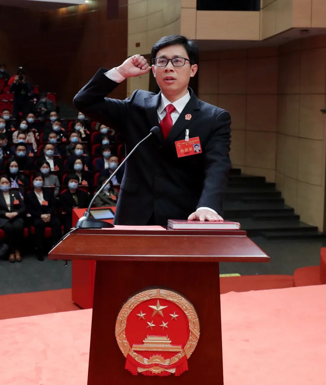 杨爱民同志当选为海盐县人民法院院长