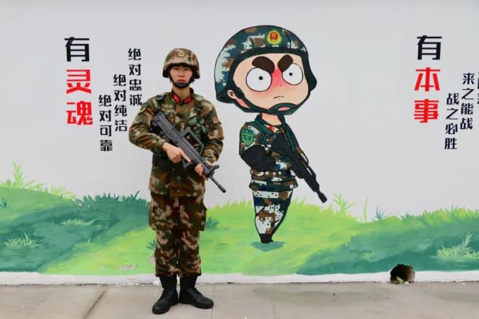 诙谐有趣的画风来反映出部队的点滴,赏心悦目的同时,同样能够营造出