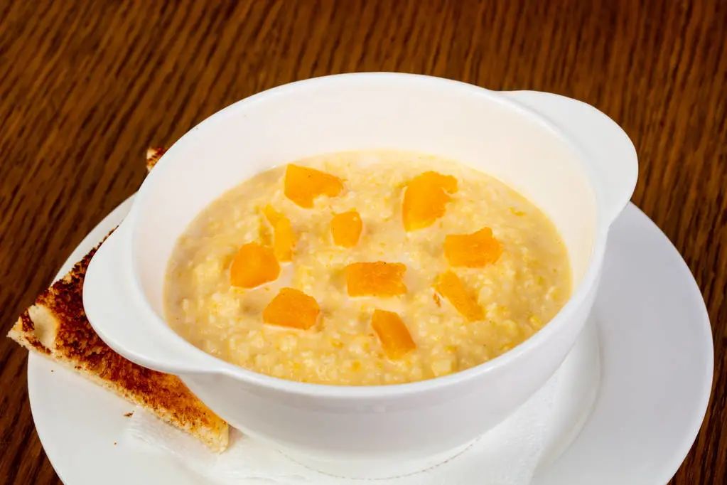 雨水节气膳食推荐疏肝健脾的山药金橘小米粥