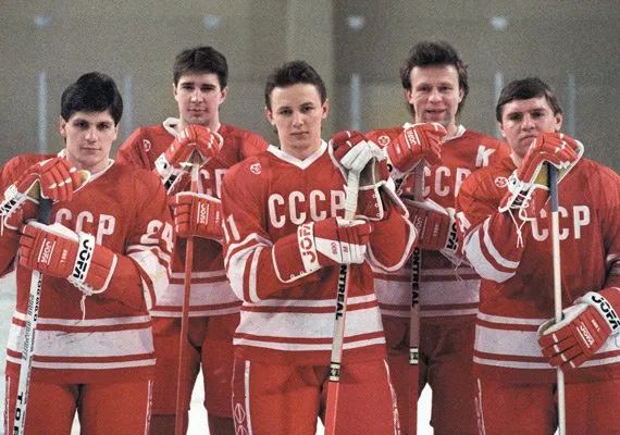电影以俄罗斯冰球英雄斯拉瓦·费迪索夫(slava fetisov)为主角,用大量