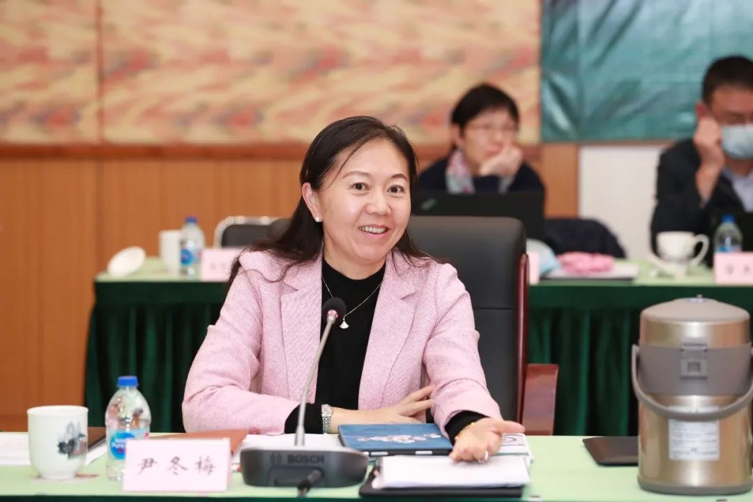 校党委副书记尹冬梅聚焦"美育",尤其是第二课堂美育,提出"弘扬中华