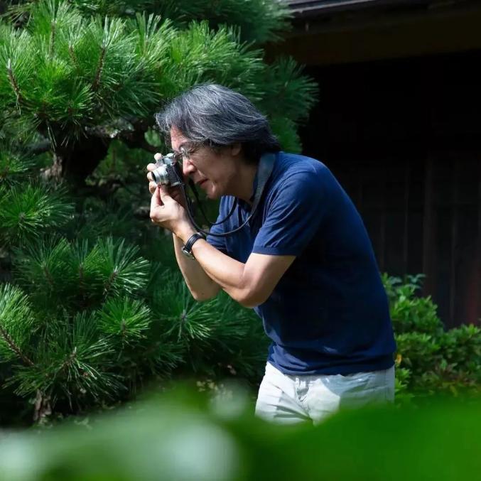 他是广告摄影界的一股清流,他就是著名的日本殿堂级摄影大师—上田