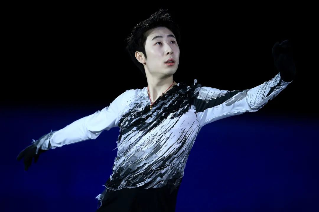 剛剛羽生結弦一吻化寒冰一曲春天跳完他還是從前那個少年