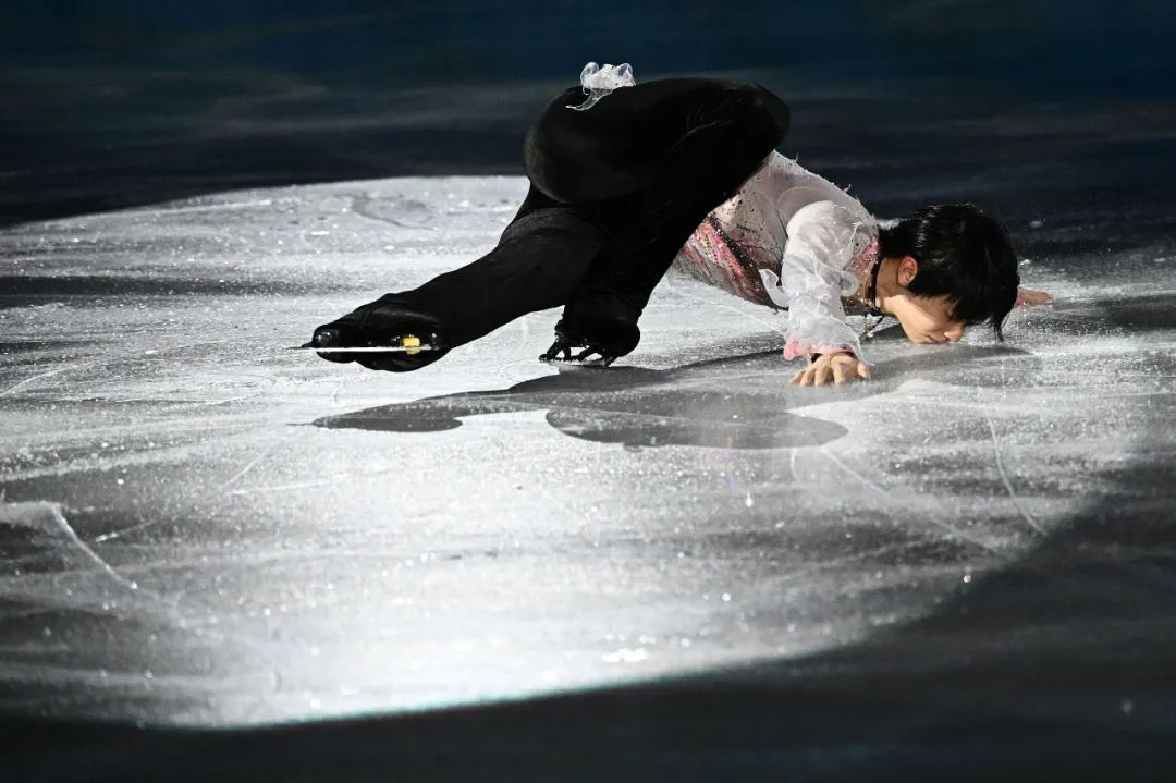 剛剛羽生結弦一吻化寒冰一曲春天跳完他還是從前那個少年