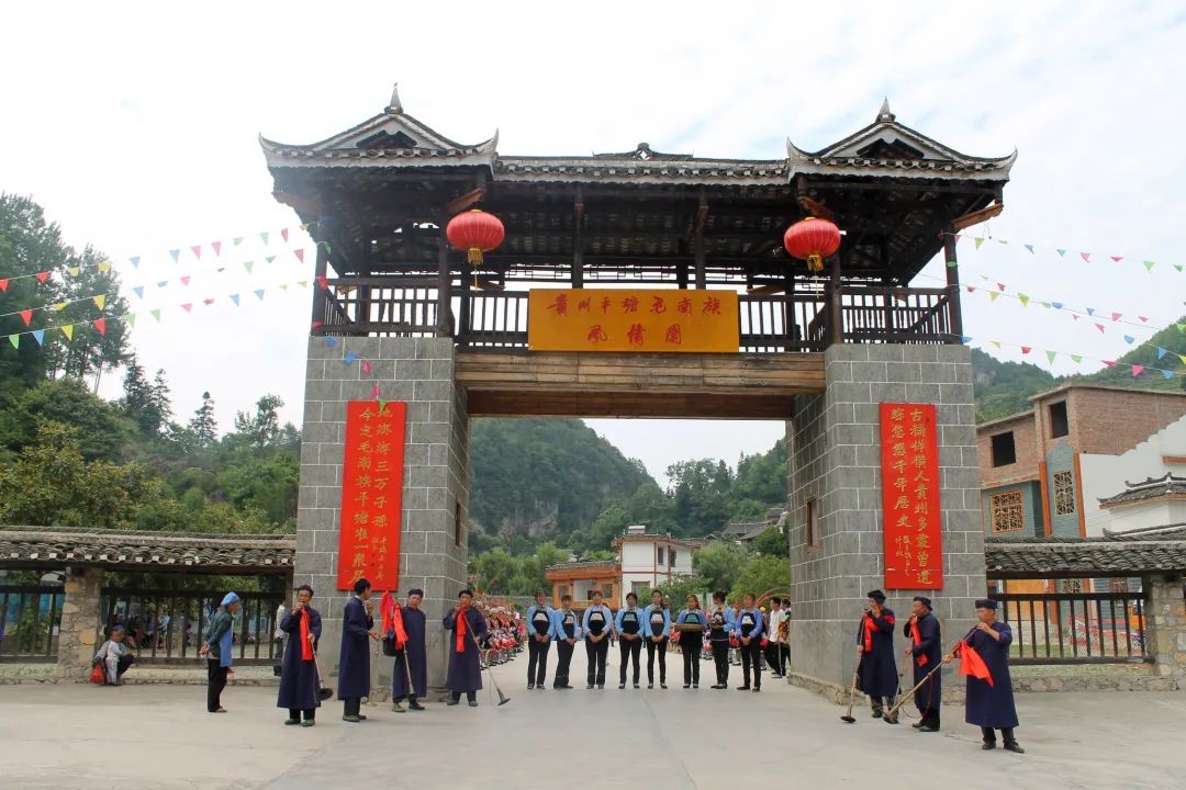 風情·卡蒲走進平塘縣卡蒲毛南族鄉場河村,乾淨平坦的水泥路面,格調