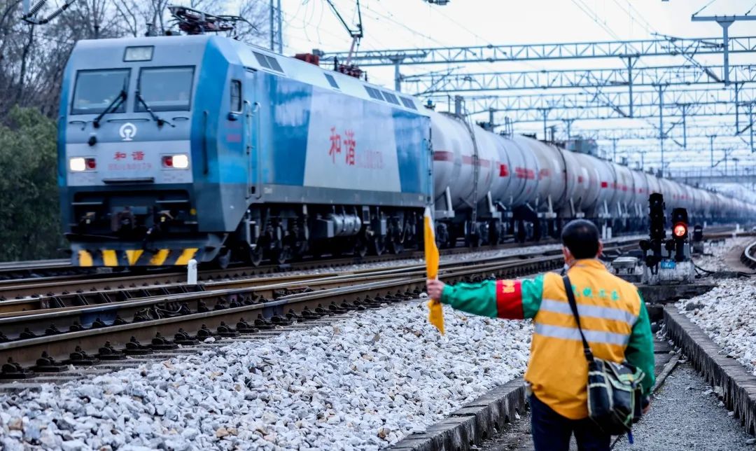 歐翔所在的車間擔負京九線,寧西線,麻武線和合武線1300多公里線路,672