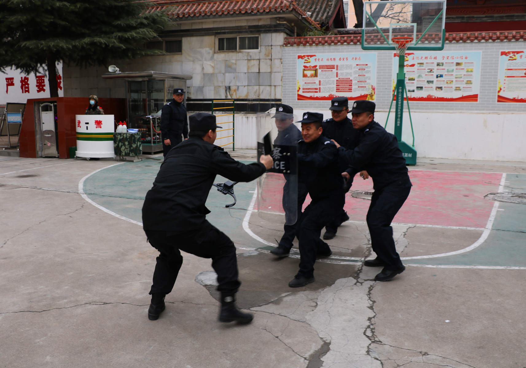 甘肃省天水监狱百日安全竞赛活动之警务实战业务培训