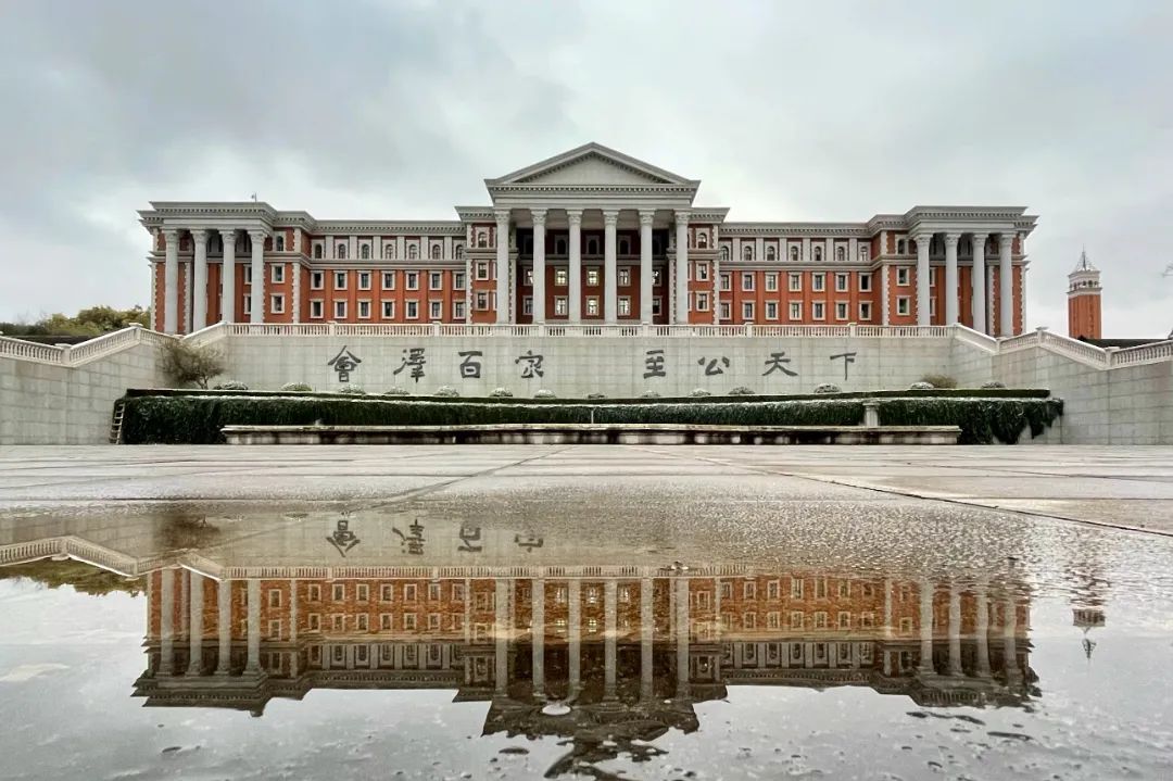 云南大学雪景 王崴 摄呈贡梁王山雾凇美如仙境 图源"呈贡发布"微信