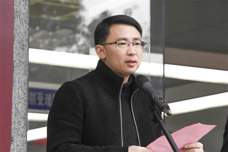 县委书记帅朝晖,县委副书记,县长李强共同为"武义县政务服务管理办公