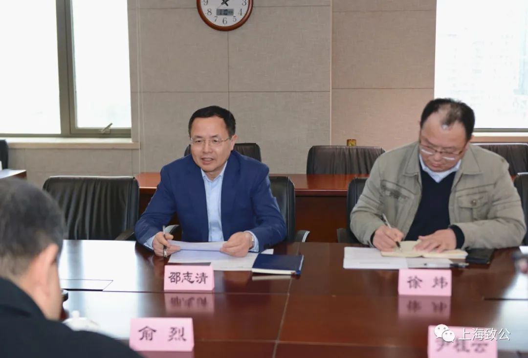 致公党上海市委专职副主委邵志清与来访的上海市政协提案委主任俞烈