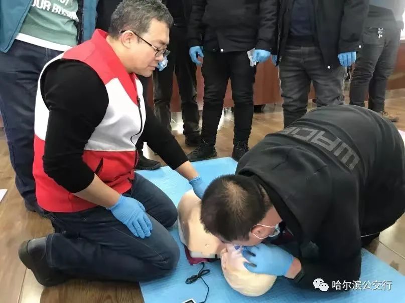 冰城600余名驾驶员成为持证上岗的“兼职”急救员_澎湃号·媒体_澎湃新闻-The Paper