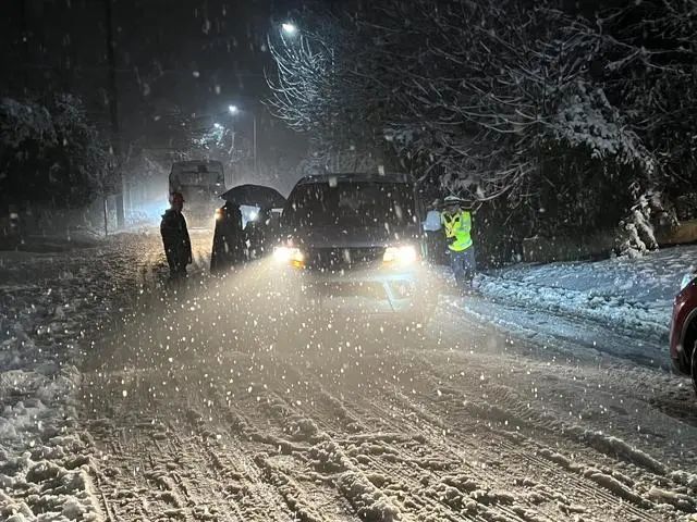 致敬风雪路上的城市守护者
