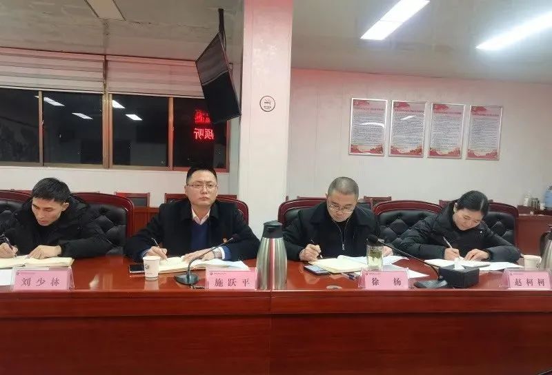 县委常委,县政府党组成员,经开区党工委书记,管委会主任施跃平,岳西