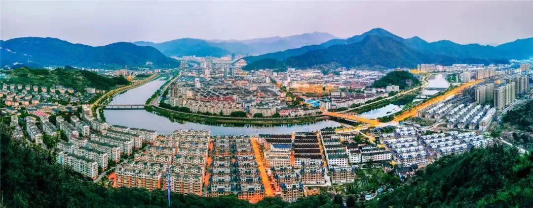 新台州刊发三门县委书记陈曦署名文章共富先行跨越赶超为建设现代化