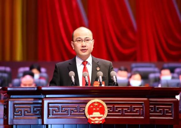 直击两会达州中院党组书记院长徐新忠向达州市第五届人民代表大会第二