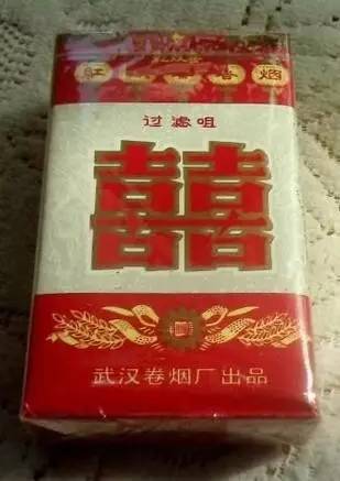 转自:罕见老照片原标题:《绝版老香烟 ,见过一种就说明你老了···》