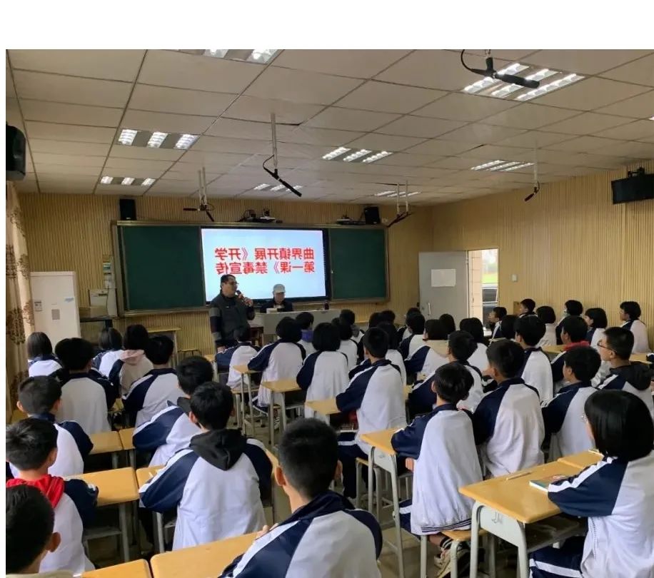 自然资源局等相关部门工作人员,分别到南山镇中心小学,第五中学开展了