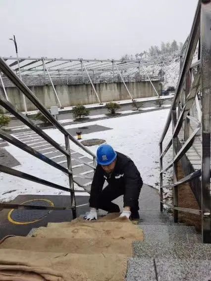 暴雪來襲逆雪而行長沙水業集團抗擊冰雪在行動