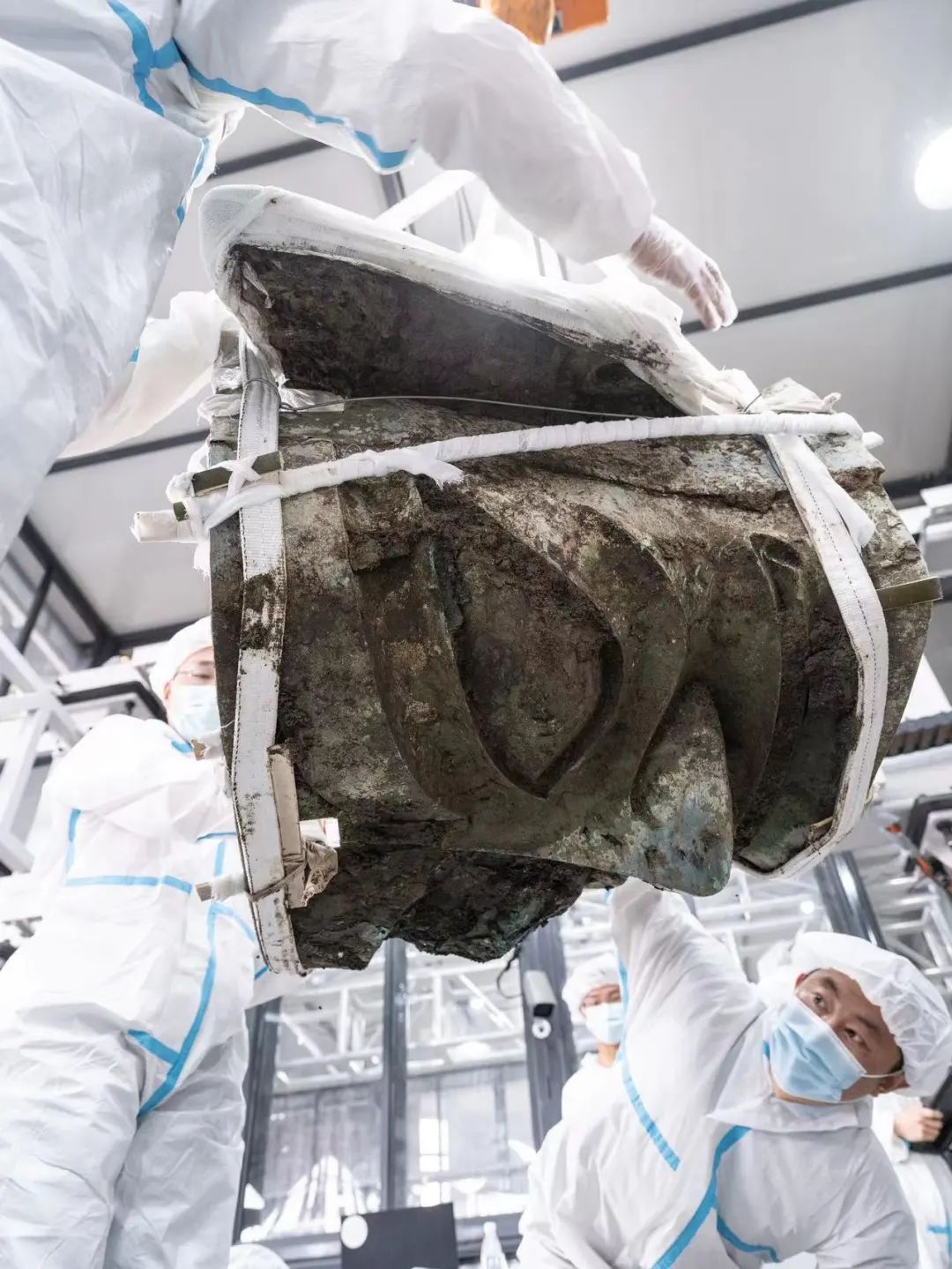 聚焦三星堆3000年前就是c位三星堆青铜大面具是这样发掘出土的刘倩