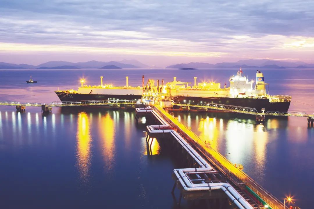 中国海油碧海丹心四十载能源报国立新功