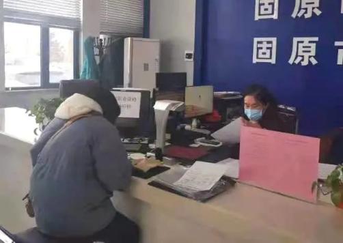 宁夏青铜峡市监局就“工作人员上班时化妆”致歉：已批评教育