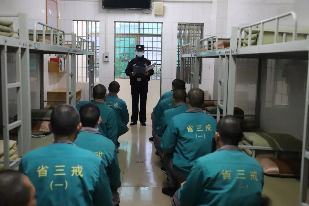 广东省第三强制隔离戒毒所正在组织人员做早餐,确保每一位戒毒人员都