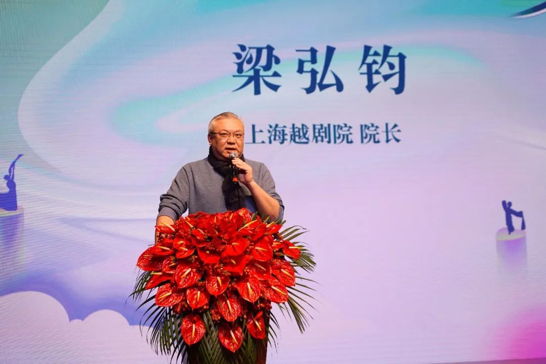 上海越剧院三团合影上海越剧院院长梁弘钧表示,2022年是"锦瑟年华"