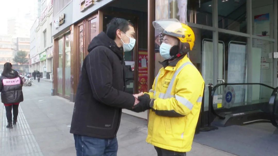 暖心枝江四岁女童走失外卖小哥接下这份回家订单