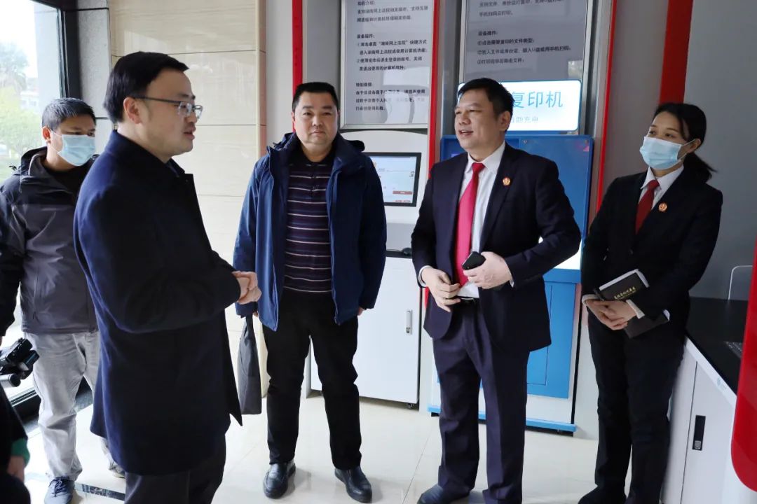 张润槐在宜章法院召开政法工作调研座谈会