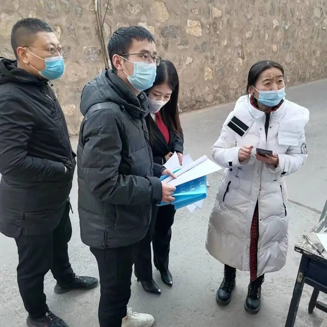 2月24日,昔阳县委政法委成立疫情防控督导组,我院配合对松溪路社区
