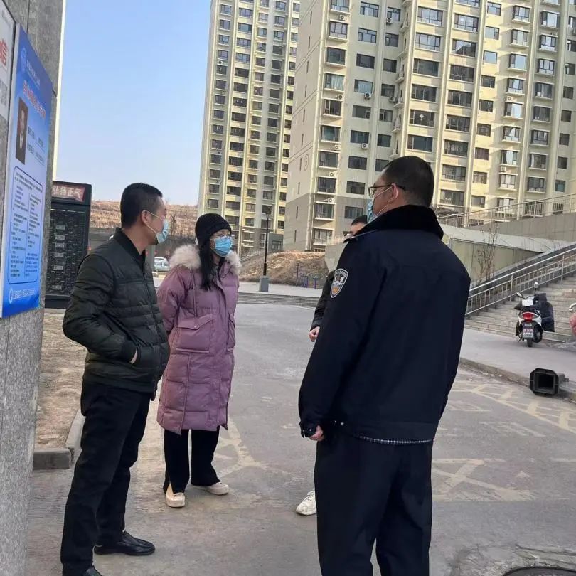 2月24日,昔阳县委政法委成立疫情防控督导组,我院配合对松溪路社区