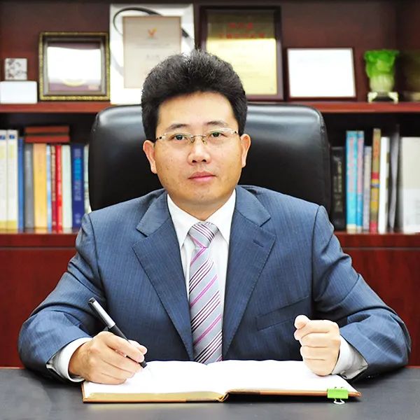 开工第一天,中央企业劳动模范,中建西北院刘斌一大早刚协调处理完数字