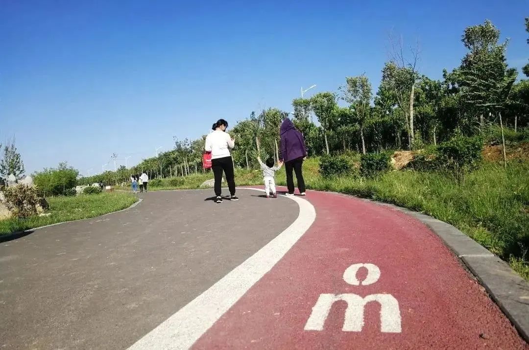 滏陽溼地公園位於滏陽溼地公園3宛如一幅清新的自然畫卷這裡望山見水