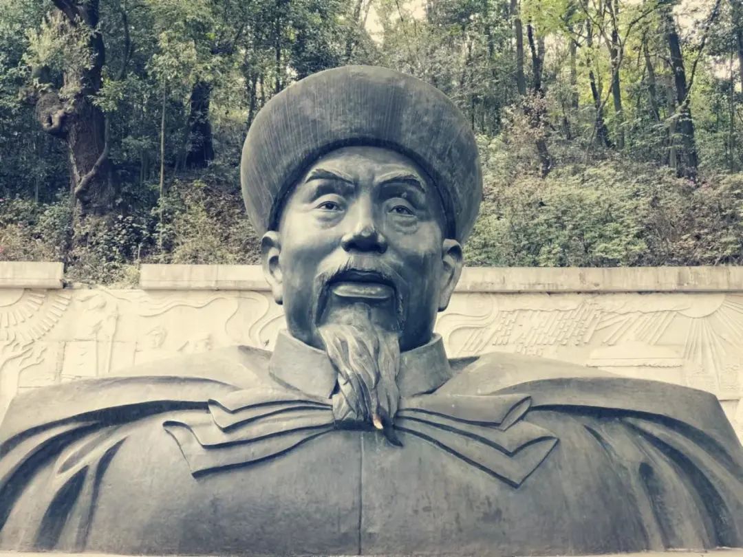 字元抚,又字少穆,福建侯官人,曾任湖广总督,陕甘总督与云贵总督