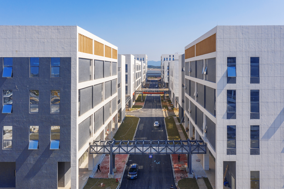 道路已基本建成肇庆这个产业园预计下个月完工