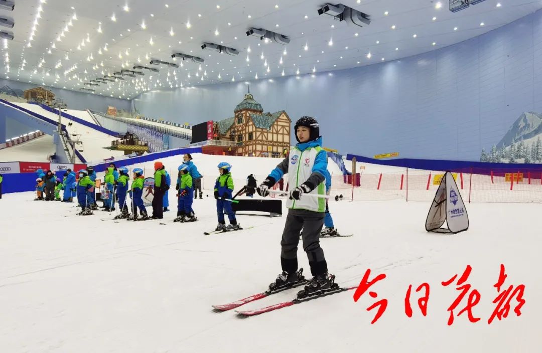 爽奥运冠军来花都与市民一起滑雪