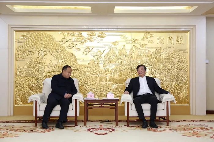 卢进会见灵寿县委副书记县长武利芳一行