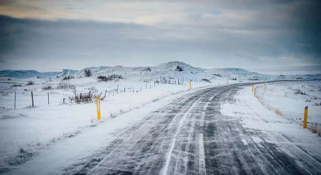 出行注意安全道路结冰黄色预警