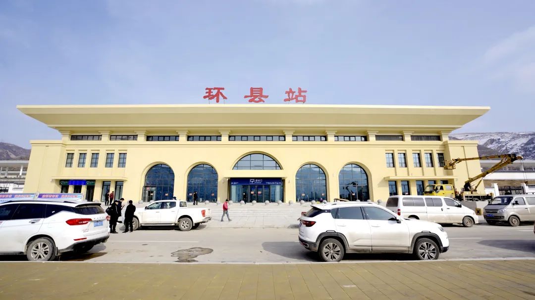 一名旅客神色慌张地向她跑来正在组织旅客出站车站工作人员刘婷环县