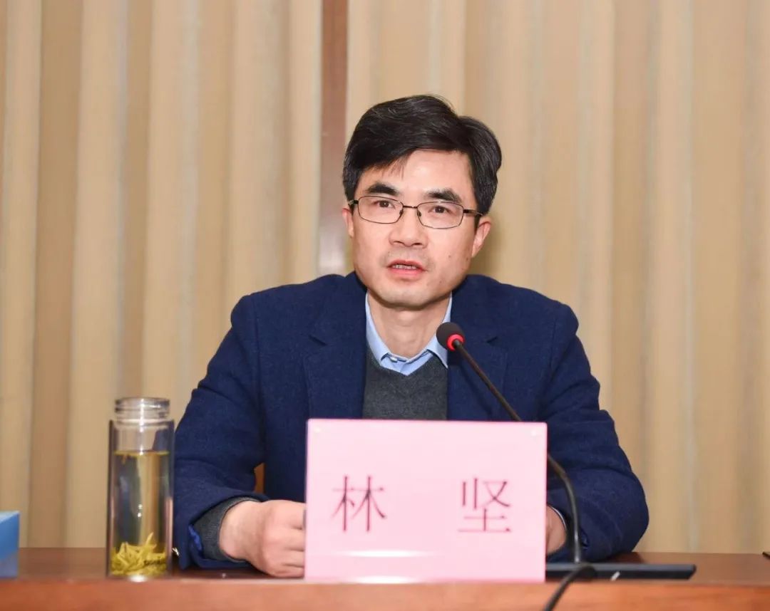 宁波市委常委,慈溪市委书记林坚主持会议并讲话.