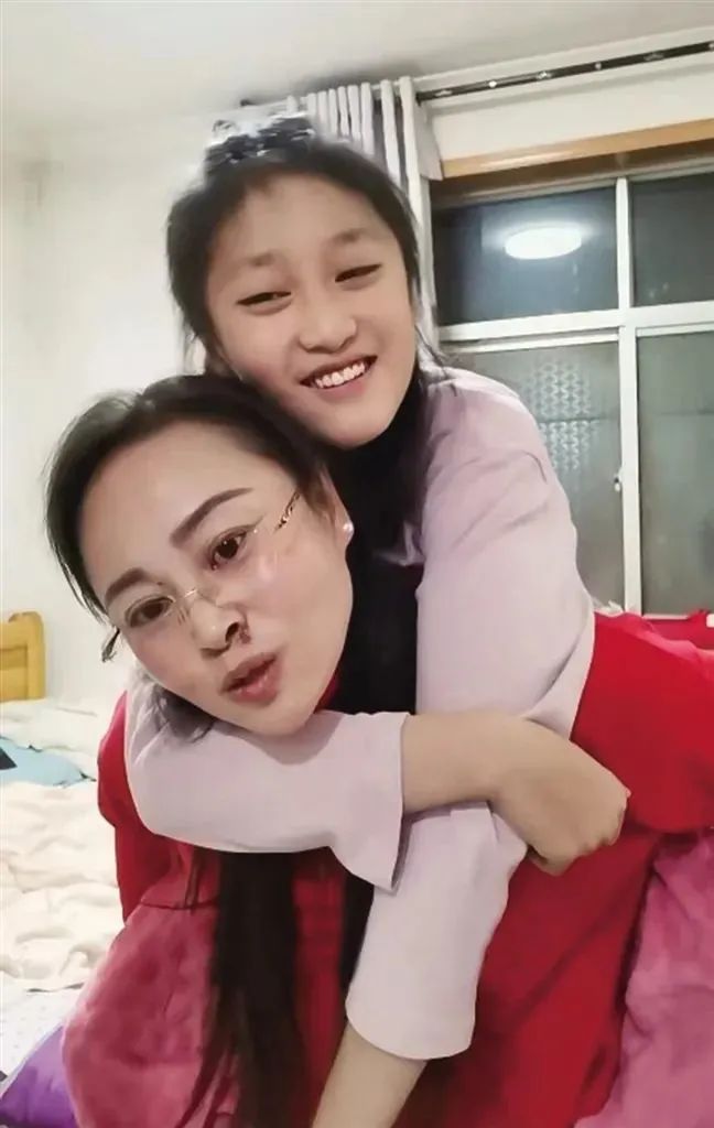 临洮这位网红的红是生活重压下盛放的小红花