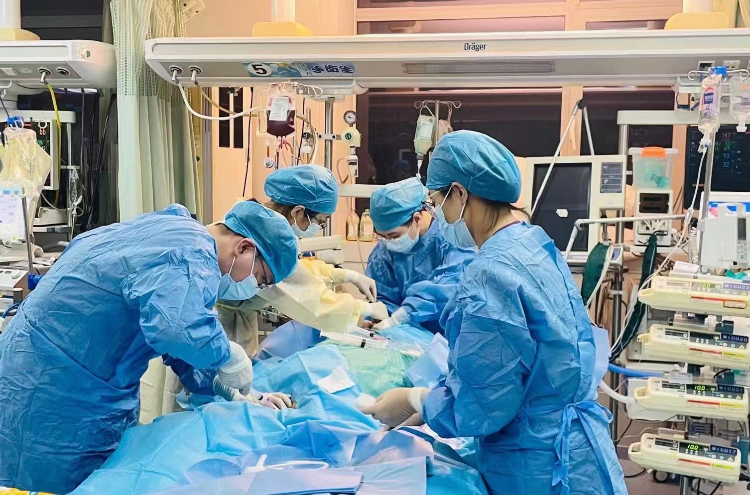 护士怎么数呼吸给生命以奇迹——中国医大一院呼吸危重症团队的元宵节_https://www.jmylbn.com_新闻资讯_第1张