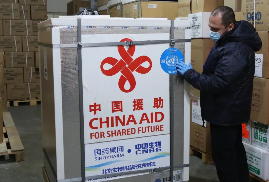 中国向联合国近东巴勒斯坦难民救济和工程处交付援助巴勒斯坦难民疫苗