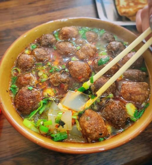舌尖上的洛宁牛肉丸子凉粉汤