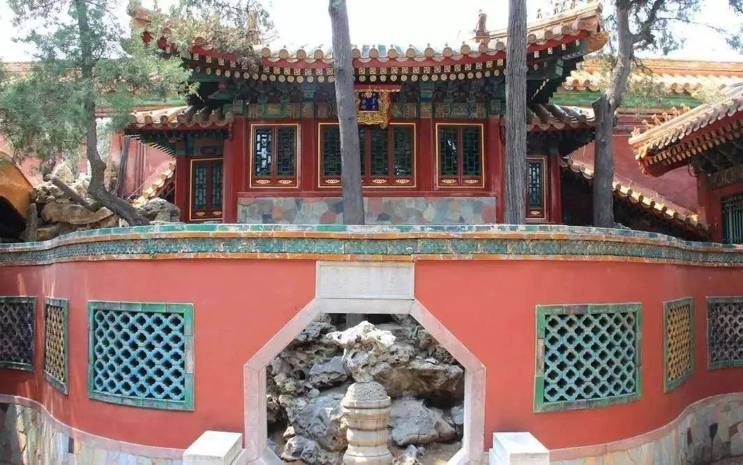 宁寿宫花园是学界公认的"宫中苑"精品,而竹香馆则是宁寿宫花园以竹