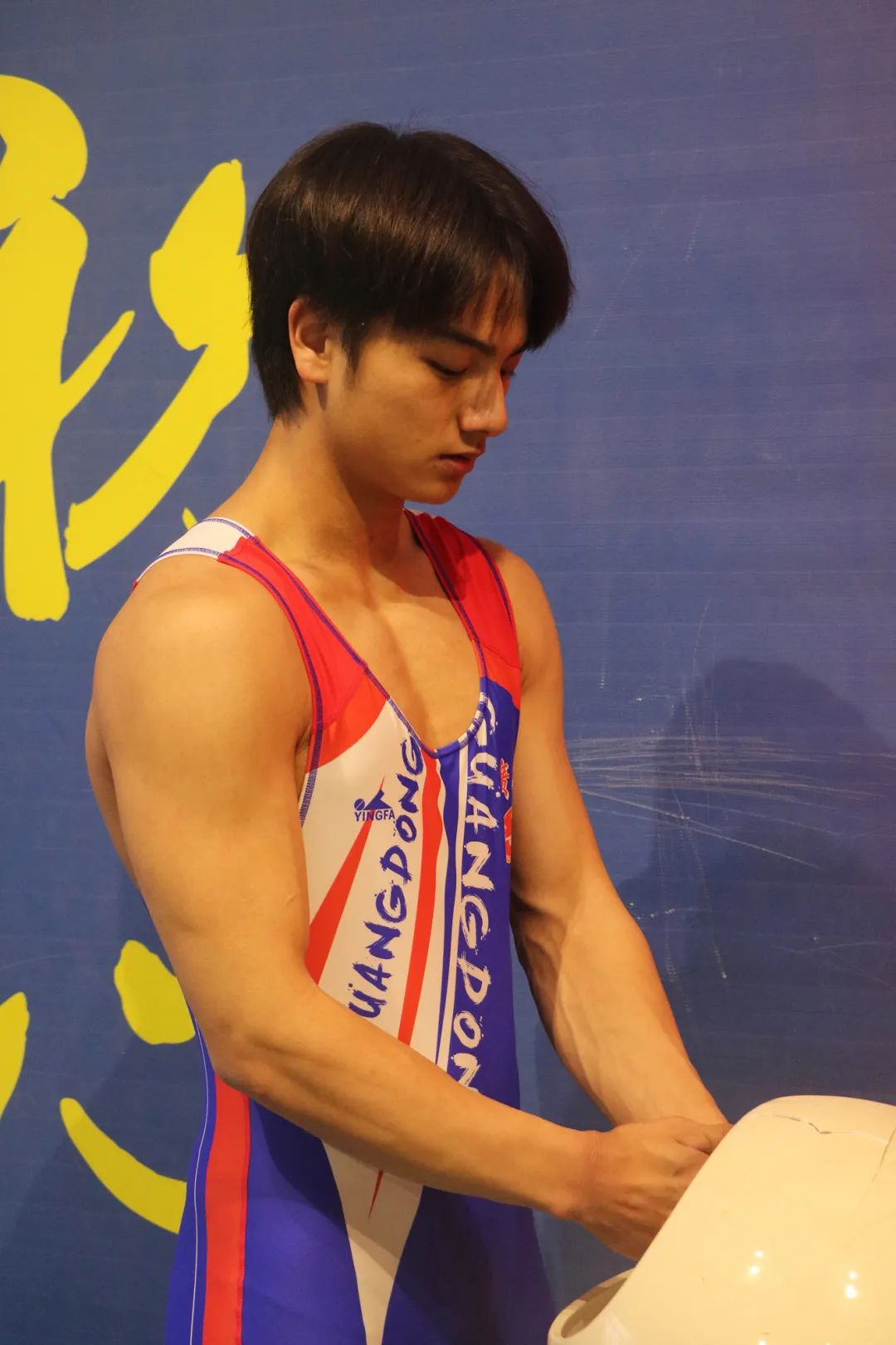 举重界帅哥东莞00后小哥哥火了他却说我不想靠脸吃饭