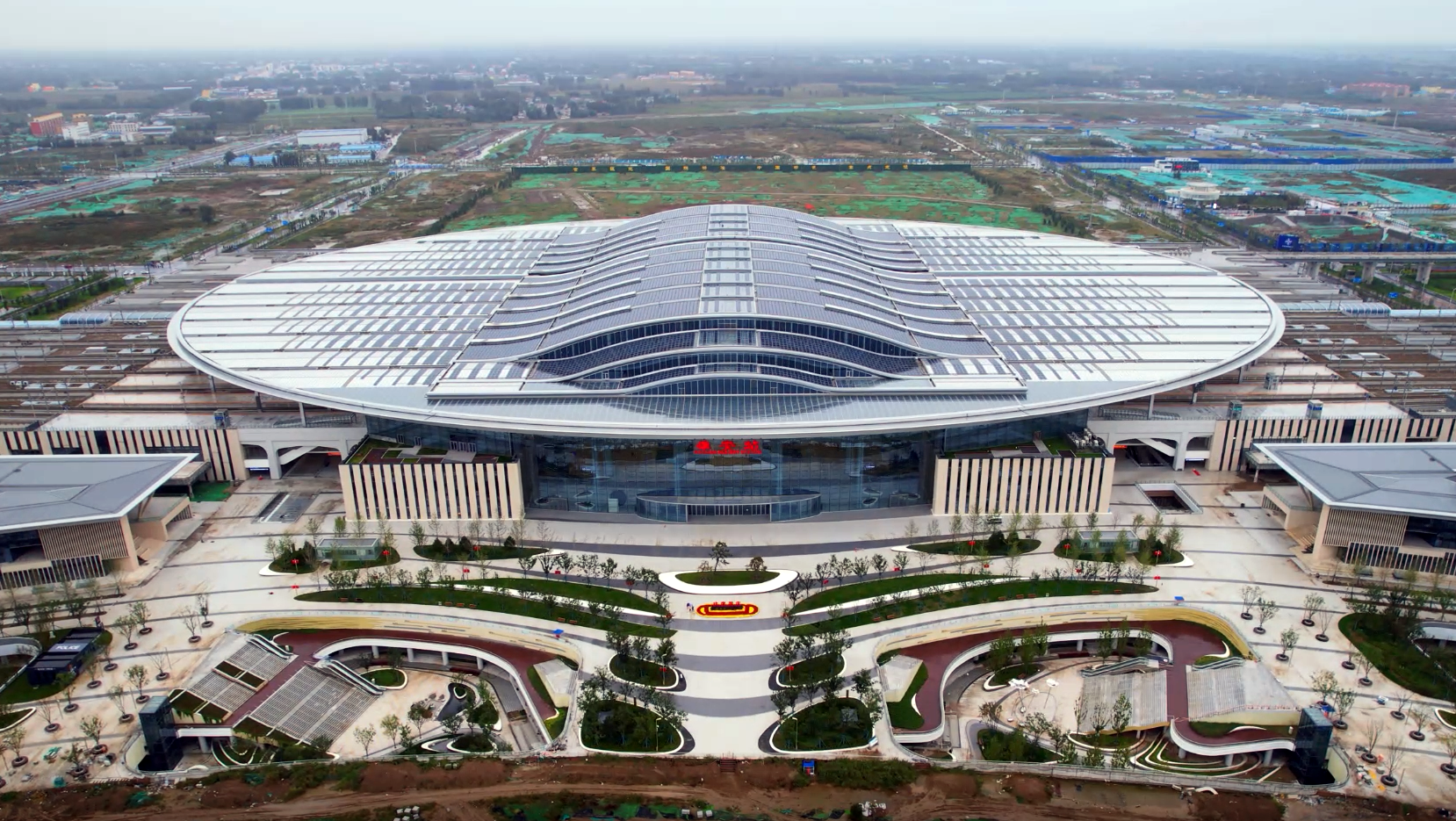 河北有个亚洲最大的高铁站：相当于6个北京站，66个足球场大小